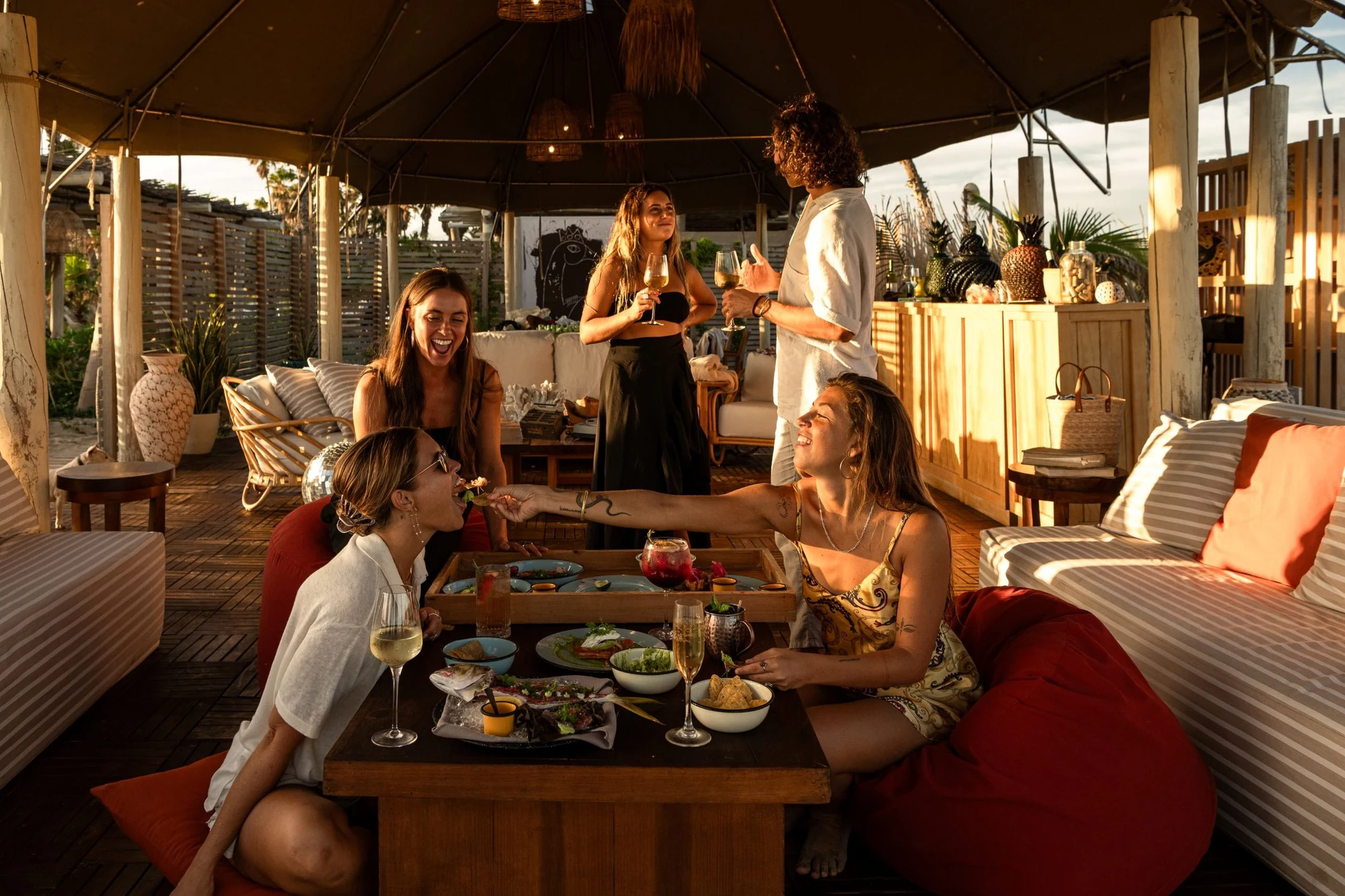 Veleros Beach Club
